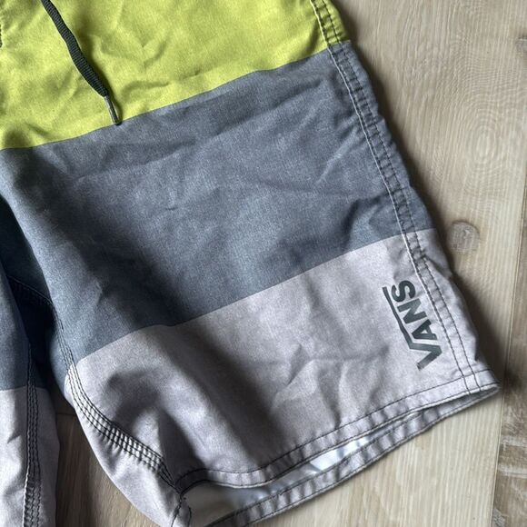 Van’s Striped Board Short Swim Trunks Size 32 - Picture 2 of 4